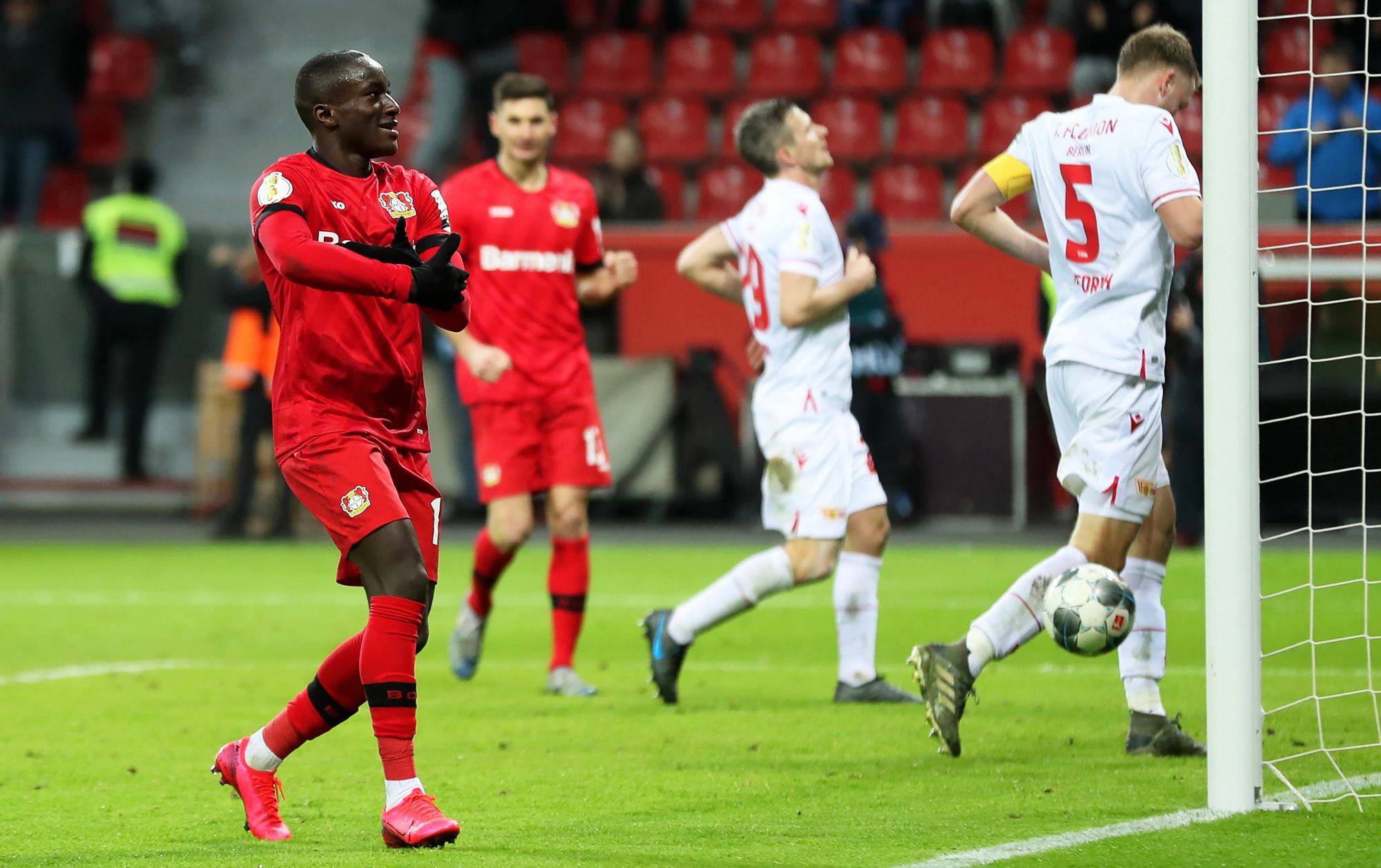 九游体育官网-集结日孟菲斯灰熊遗憾出局窗口期亚特兰大调整名单以备欧联，网友：波尔图围绕欧冠更衣室发声